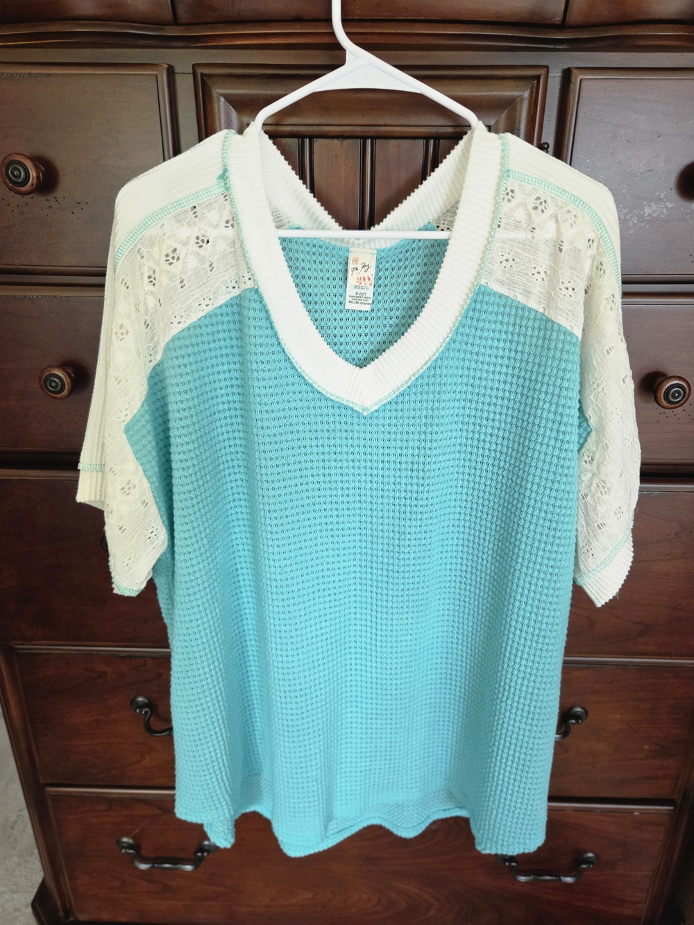 7th Ray Aqua and Cream V-Neck Lace-Trim Short Sleeve Tee